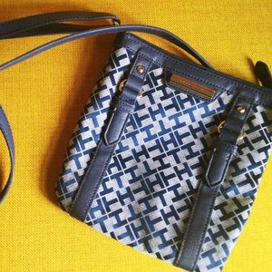 Tommy Hilfiger Navy/Alpaca Zip top Buckled Logo Crossbody Bag